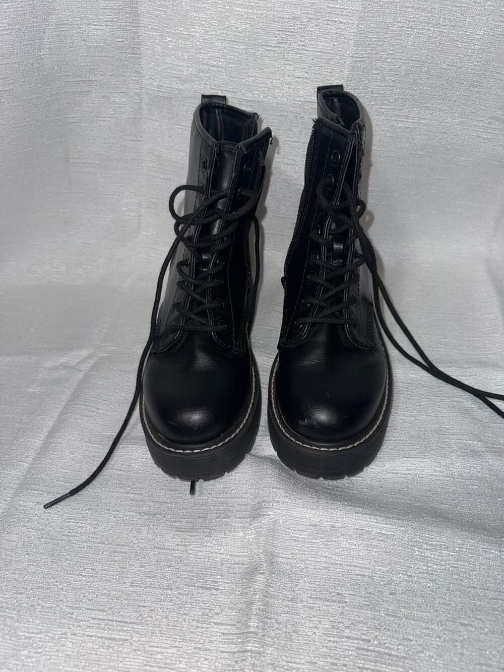 Madden Girl Carra Black Lug Sole Lace-Up Chunky Heel Combat Boots Size 5.5M